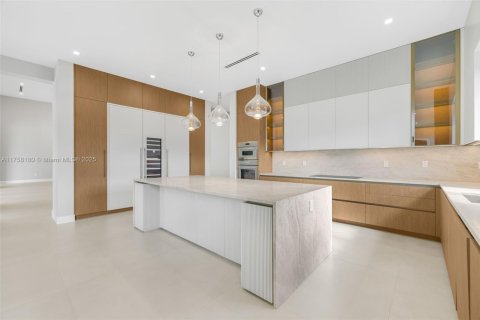 Villa ou maison à vendre à Miami, Floride: 5 chambres № 1868765 - photo 8