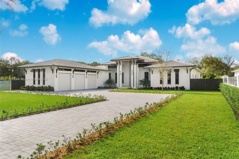 Villa ou maison à vendre à Miami, Floride: 5 chambres № 1868765 - photo 1