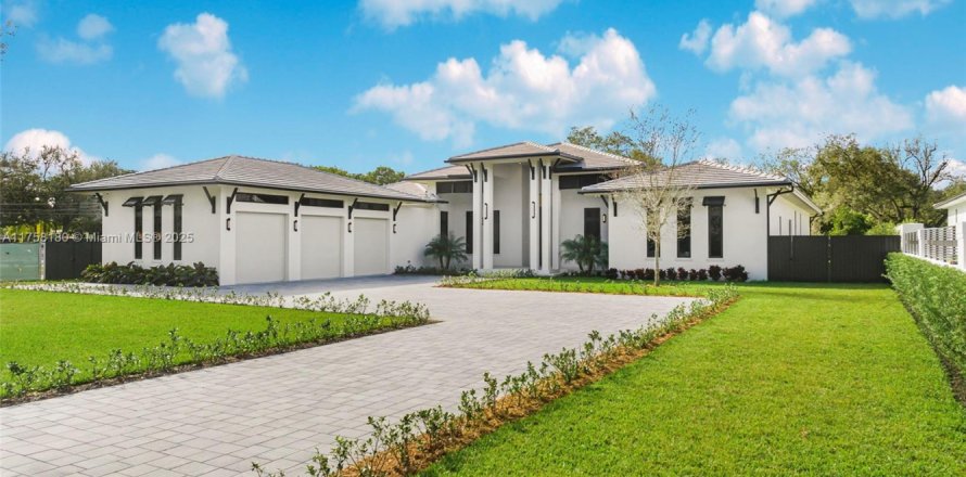 Villa ou maison à Miami, Floride 5 chambres № 1868765