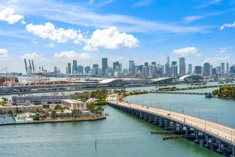 Copropriété à vendre à Miami Beach, Floride: 2 chambres, 168.62 m2 № 1880304 - photo 12