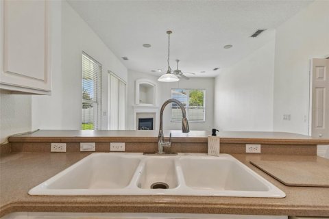 House in Orlando, Florida 4 bedrooms, 254.65 sq.m. № 2210354 - photo 18