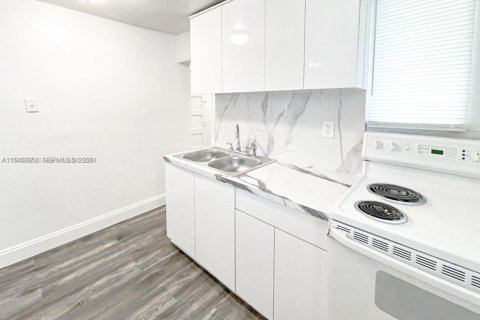 Casa en alquiler en West Palm Beach, Florida, 3 dormitorios, 108.32 m2 № 2059952 - foto 9