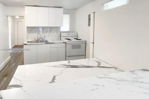 Casa en alquiler en West Palm Beach, Florida, 3 dormitorios, 108.32 m2 № 2059952 - foto 7