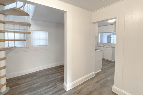 Casa en alquiler en West Palm Beach, Florida, 3 dormitorios, 108.32 m2 № 2059952 - foto 10