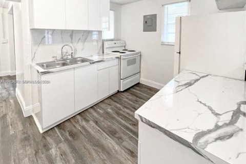 Casa en alquiler en West Palm Beach, Florida, 3 dormitorios, 108.32 m2 № 2059952 - foto 8