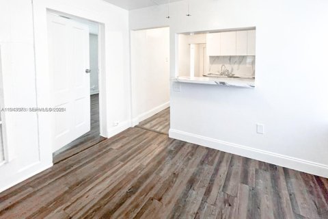 Casa en alquiler en West Palm Beach, Florida, 3 dormitorios, 108.32 m2 № 2059952 - foto 11