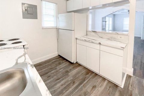 Casa en alquiler en West Palm Beach, Florida, 3 dormitorios, 108.32 m2 № 2059952 - foto 6