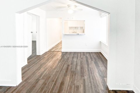 Casa en alquiler en West Palm Beach, Florida, 3 dormitorios, 108.32 m2 № 2059952 - foto 3