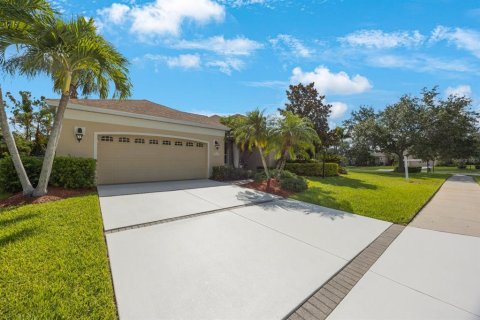 House in Bradenton, Florida 3 bedrooms, 257.9 sq.m. № 1789860 - photo 2