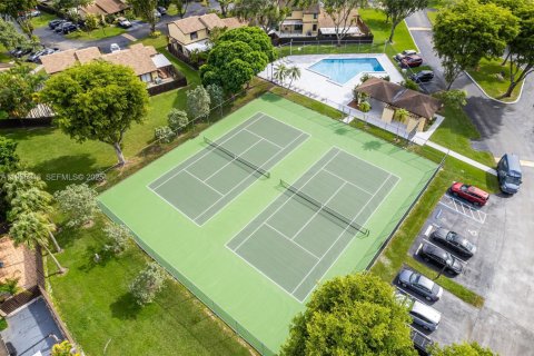 Townhouse in Miami, Florida 2 bedrooms, 101.17 sq.m. № 1994291 - photo 16