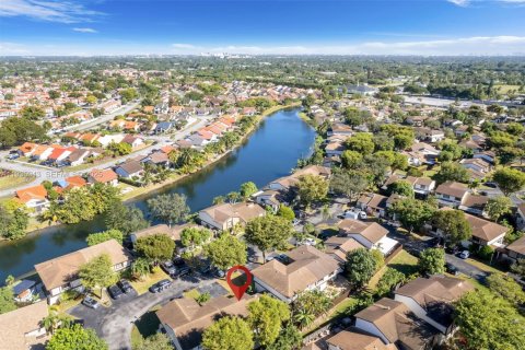 Townhouse in Miami, Florida 2 bedrooms, 101.17 sq.m. № 1994291 - photo 14