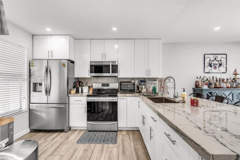 Townhouse in Miami, Florida 2 bedrooms, 101.17 sq.m. № 1994291 - photo 3