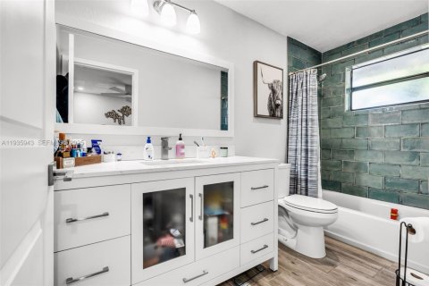 Townhouse in Miami, Florida 2 bedrooms, 101.17 sq.m. № 1994291 - photo 8