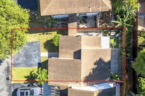 Townhouse in Miami, Florida 2 bedrooms, 101.17 sq.m. № 1994291 - photo 13