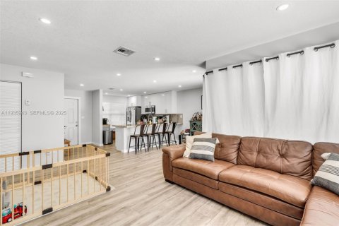 Townhouse in Miami, Florida 2 bedrooms, 101.17 sq.m. № 1994291 - photo 4