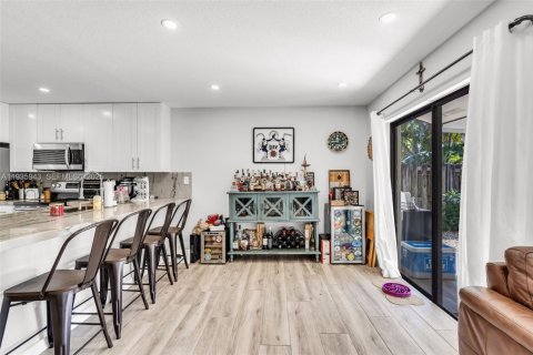 Townhouse in Miami, Florida 2 bedrooms, 101.17 sq.m. № 1994291 - photo 5