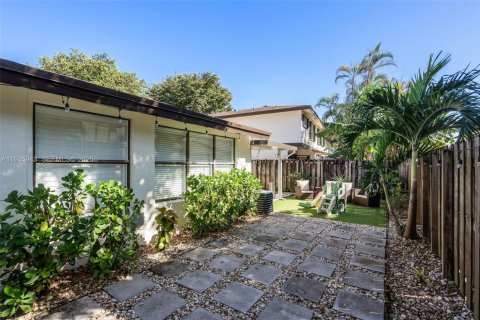 Townhouse in Miami, Florida 2 bedrooms, 101.17 sq.m. № 1994291 - photo 12