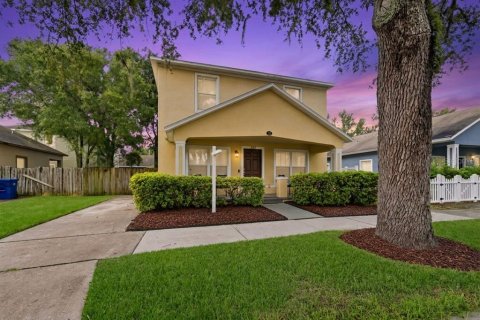 House in Tampa, Florida 5 bedrooms, 150.87 sq.m. № 2299306