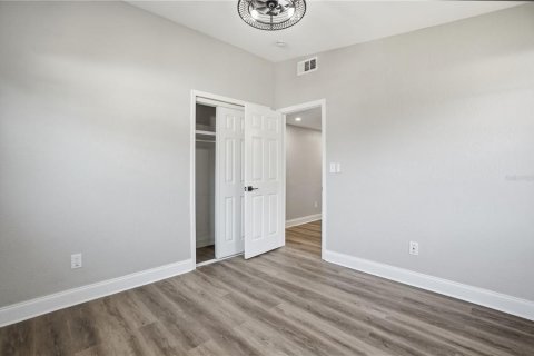 House in Tampa, Florida 4 bedrooms, 155.15 sq.m. № 2208955 - photo 21