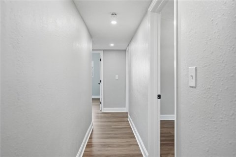 House in Tampa, Florida 4 bedrooms, 155.15 sq.m. № 2208955 - photo 12