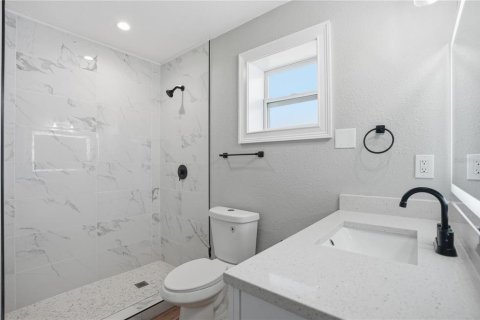 House in Tampa, Florida 4 bedrooms, 155.15 sq.m. № 2208955 - photo 15