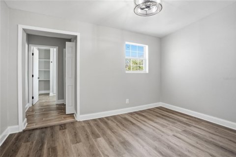 House in Tampa, Florida 4 bedrooms, 155.15 sq.m. № 2208955 - photo 14
