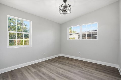 House in Tampa, Florida 4 bedrooms, 155.15 sq.m. № 2208955 - photo 20