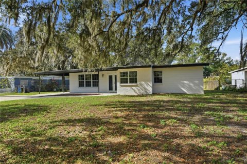 House in Tampa, Florida 4 bedrooms, 155.15 sq.m. № 2208955 - photo 2