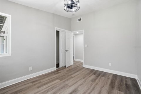 House in Tampa, Florida 4 bedrooms, 155.15 sq.m. № 2208955 - photo 19