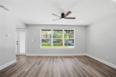 House in Tampa, Florida 4 bedrooms, 155.15 sq.m. № 2208955 - photo 24