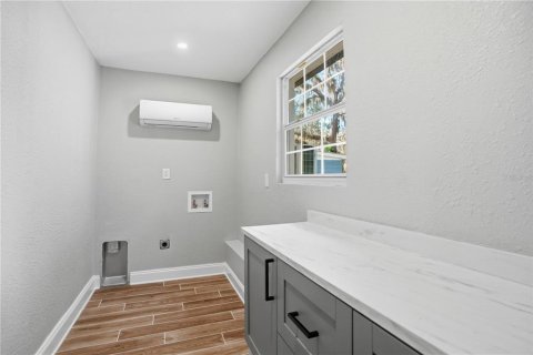 House in Tampa, Florida 4 bedrooms, 155.15 sq.m. № 2208955 - photo 25