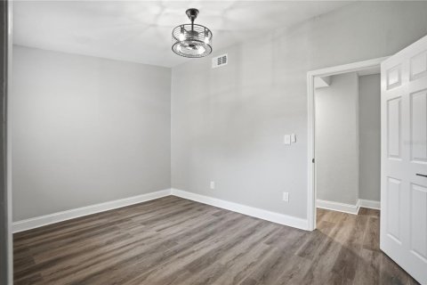 House in Tampa, Florida 4 bedrooms, 155.15 sq.m. № 2208955 - photo 13