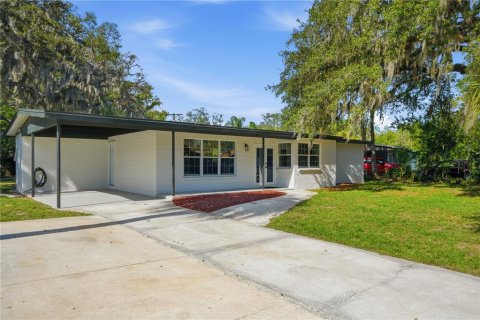 House in Tampa, Florida 4 bedrooms, 155.15 sq.m. № 2208955 - photo 3