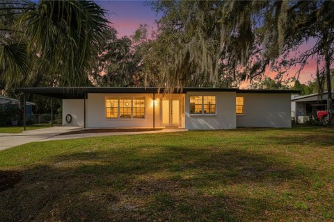 House in Tampa, Florida 4 bedrooms, 155.15 sq.m. № 2208955 - photo 30