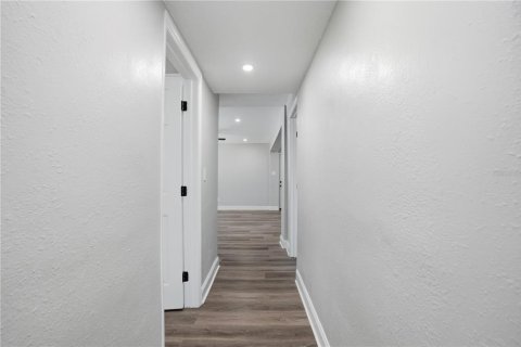 House in Tampa, Florida 4 bedrooms, 155.15 sq.m. № 2208955 - photo 17