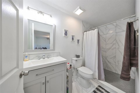 Condo in Sun City Center, Florida, 2 bedrooms  № 1826346 - photo 13