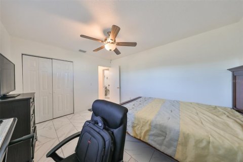 Condo in Sun City Center, Florida, 2 bedrooms  № 1826346 - photo 15