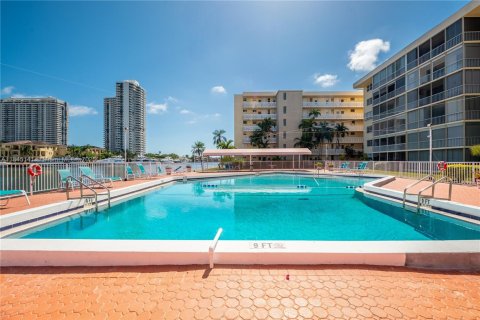 Condo in Aventura, Florida, 1 bedroom  № 1940762 - photo 24