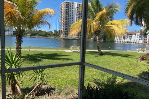 Condo in Aventura, Florida, 1 bedroom  № 1940762 - photo 17