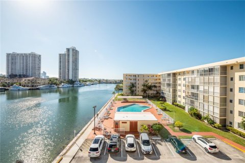 Condo in Aventura, Florida, 1 bedroom  № 1940762 - photo 25