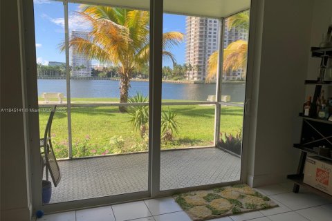 Condo in Aventura, Florida, 1 bedroom  № 1940762 - photo 1