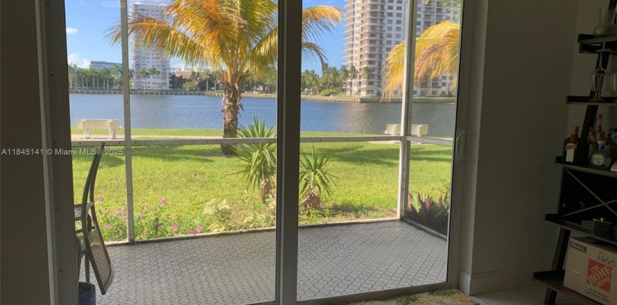 Condo in Aventura, Florida, 1 bedroom  № 1940762