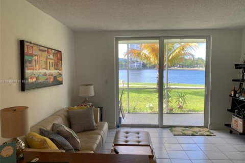 Condo in Aventura, Florida, 1 bedroom  № 1940762 - photo 2
