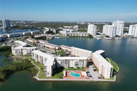 Condo in Aventura, Florida, 1 bedroom  № 1940762 - photo 26