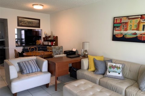 Condo in Aventura, Florida, 1 bedroom  № 1940762 - photo 3
