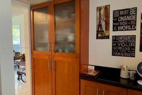 Condo in Aventura, Florida, 1 bedroom  № 1940762 - photo 14