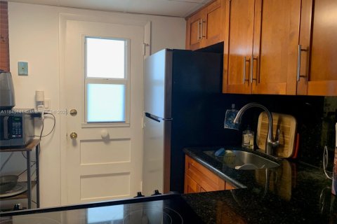 Condo in Aventura, Florida, 1 bedroom  № 1940762 - photo 11