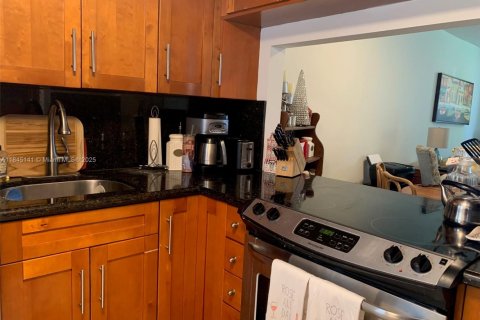 Condo in Aventura, Florida, 1 bedroom  № 1940762 - photo 13