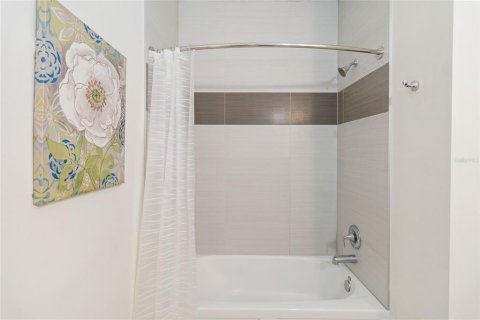 Townhouse in Clermont, Florida 3 bedrooms, 139.45 sq.m. № 2167814 - photo 25