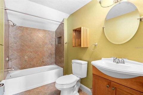 House in DeLand, Florida 3 bedrooms, 160.81 sq.m. № 2098289 - photo 27